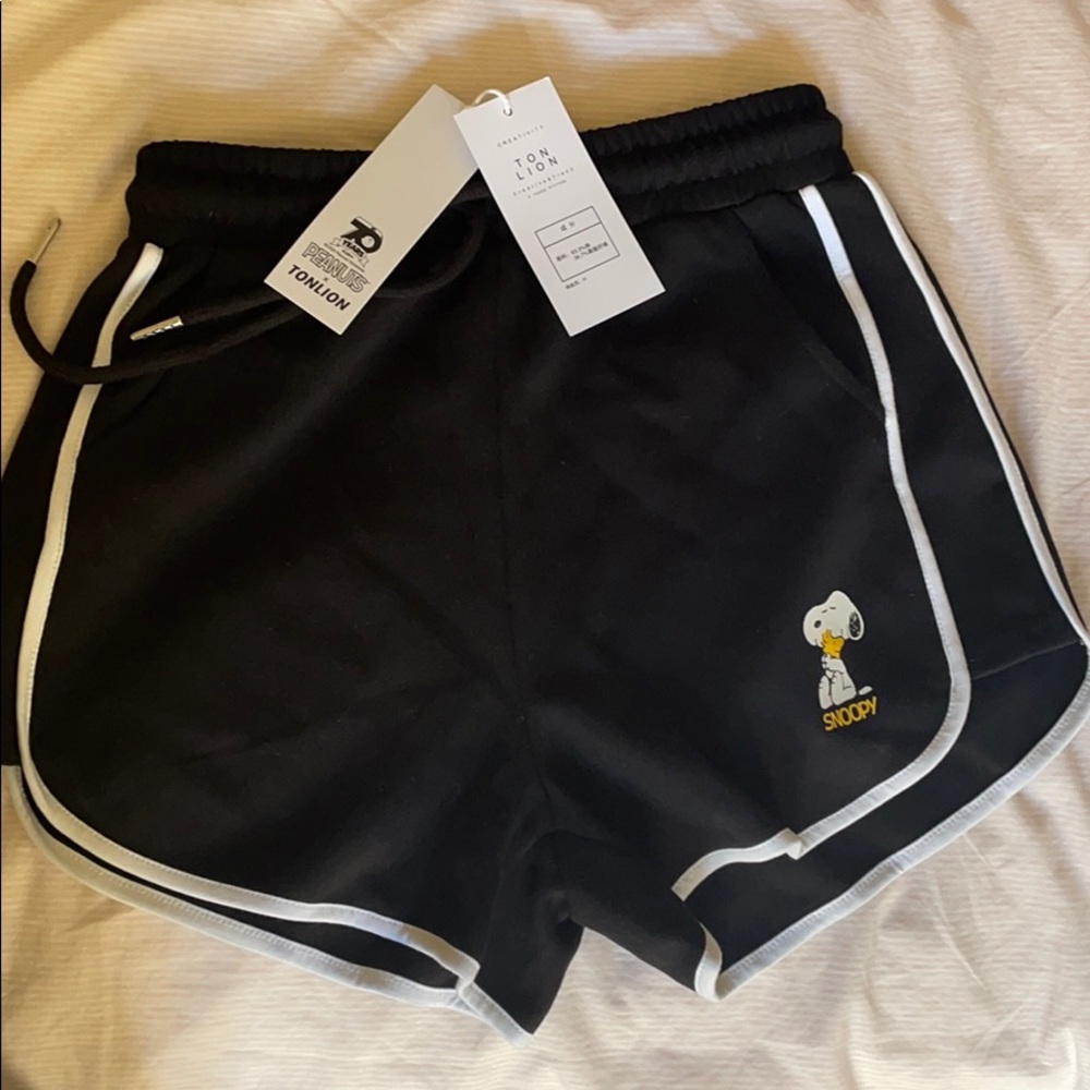 PEANUTSxTONLION WOMENS SHORTS SIZE MED